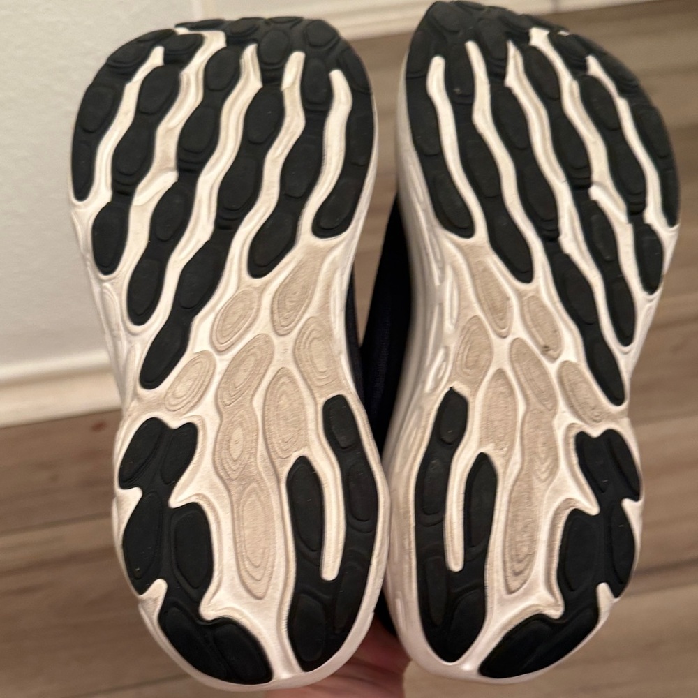 New Balance| Women's Fresh Foam X 1080 V13 Black & White Running Shoes in Size 8 - Picture 7 of 9